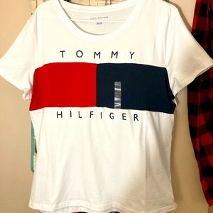 Tommy Hilfiger Womens logo tee XL NWT